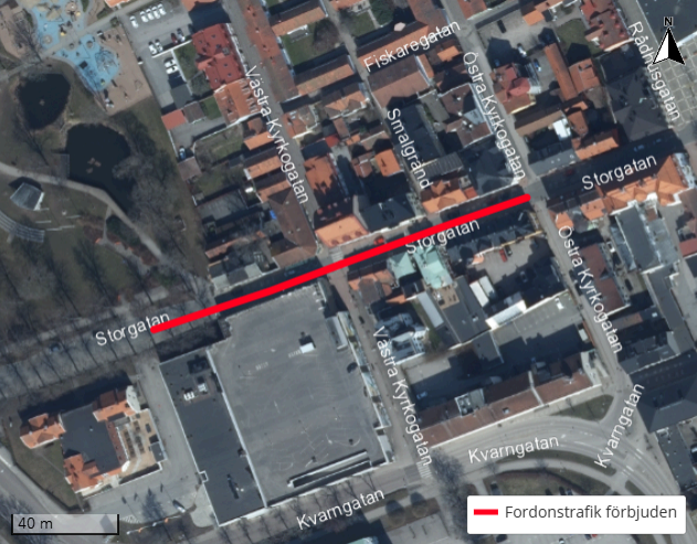 På Storgatan i Västervik mellan Östra kyrkogatan och utfart Tullportens galleria mot Kvarngatan får fordon inte föras.